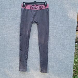 GYMSHARK Fit Seamless Leggings. Size: S. Color: Gray/Pink.